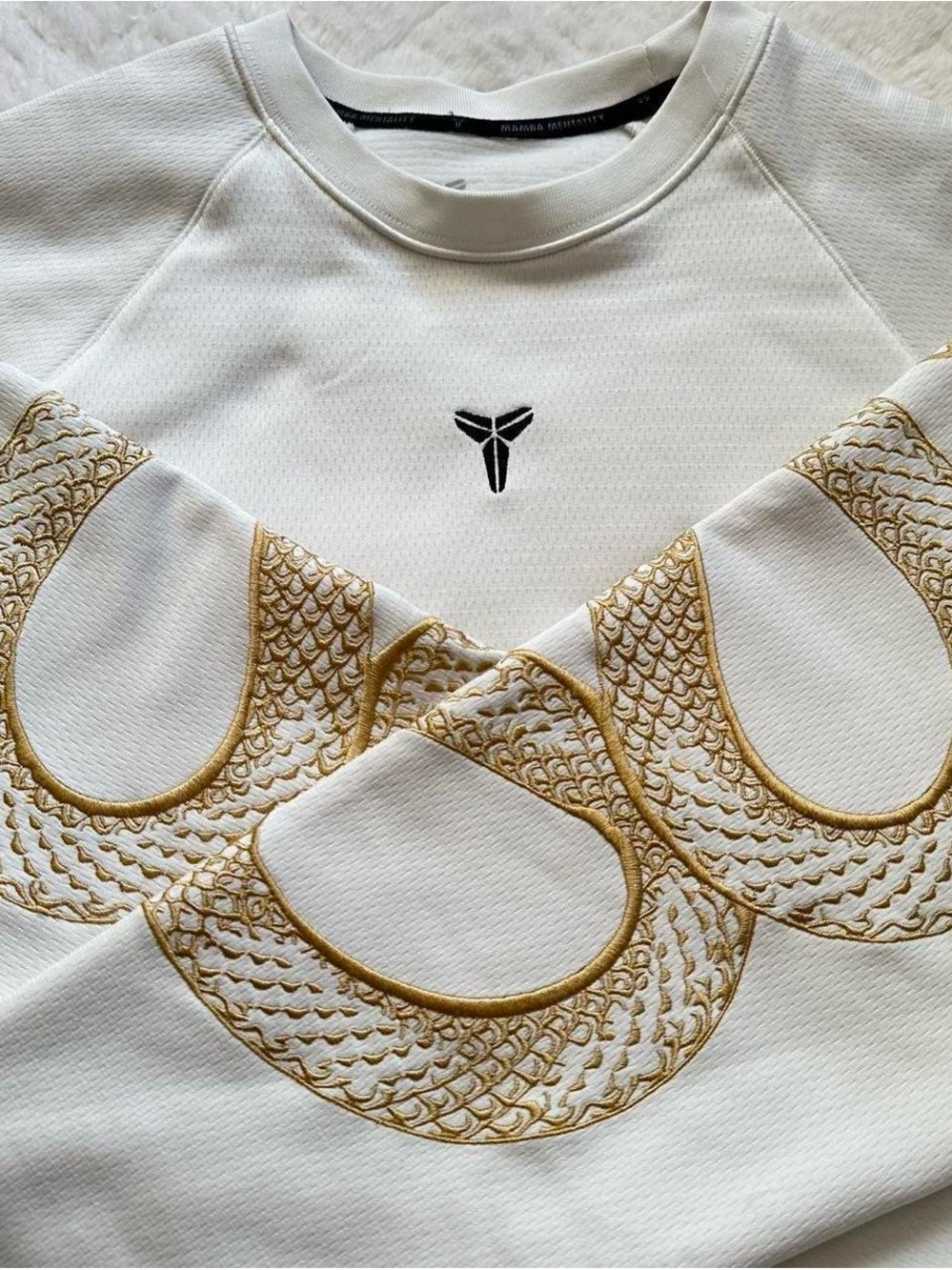Nike Kobe Bryant White & Gold Embroidered Crewneck thermafit Sweatshirt M